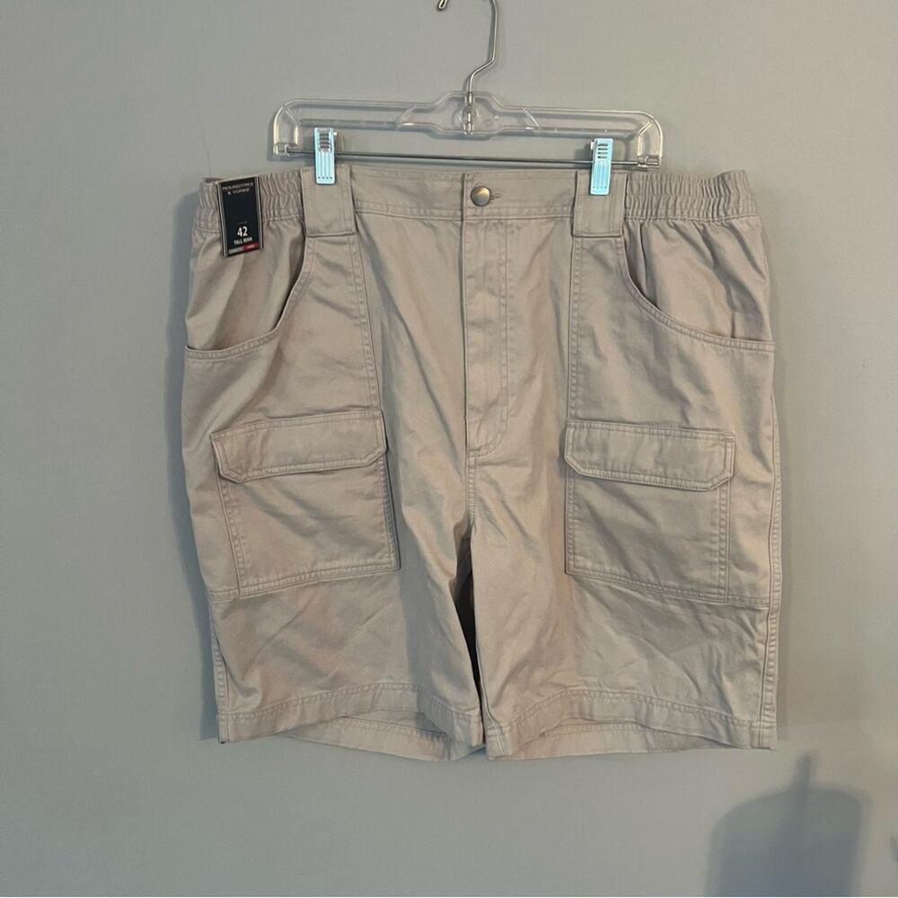 NWT Roundtree & Yorke Khaki Cargo Shorts Men's Size 42 Tall Man NEW Classic Fit